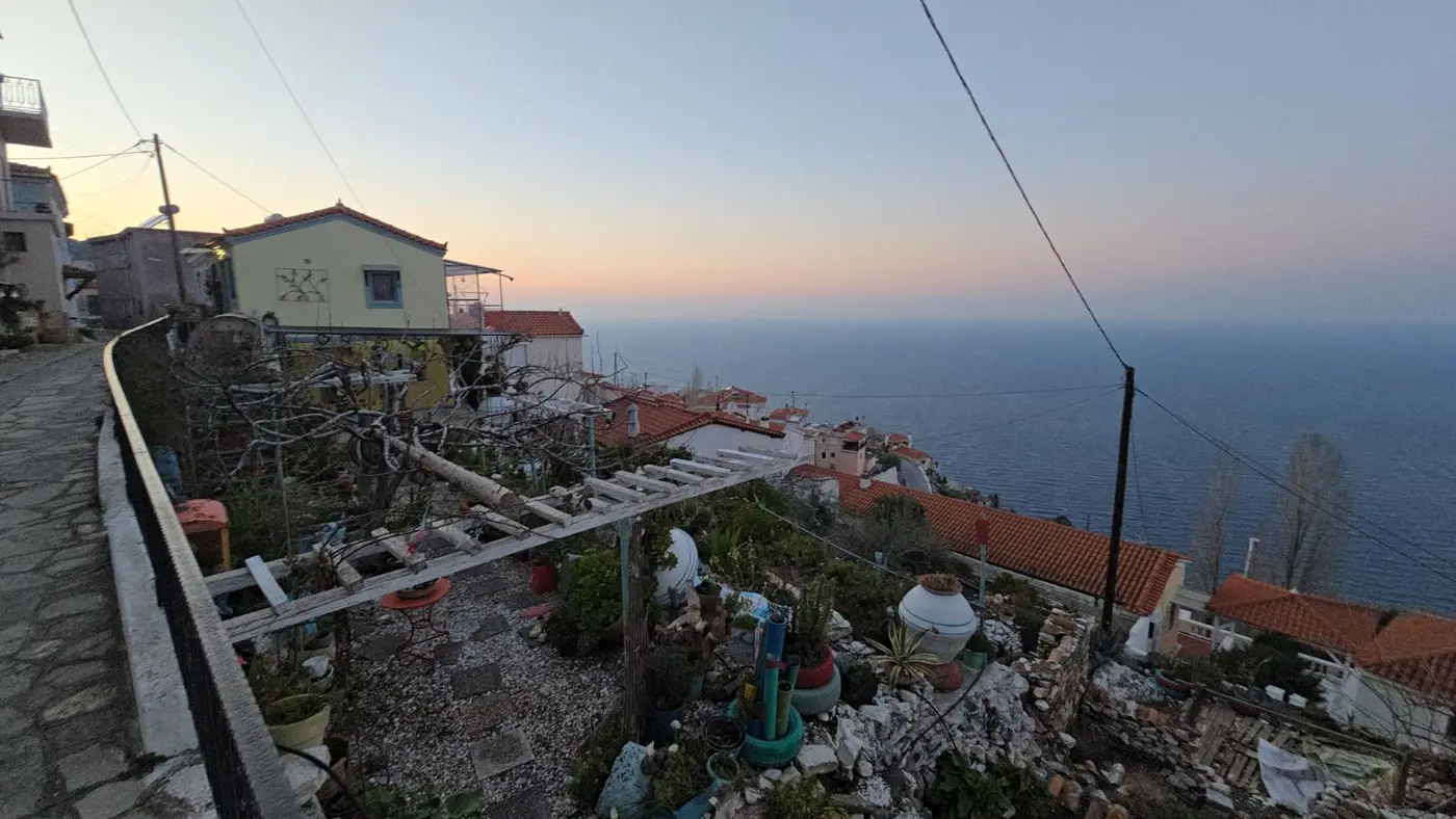 Χωριό της Σάμου στο ηλιοβασίλεμα